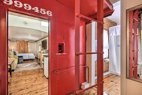 Unique Joplin Gem: Converted Train Car Studio - Interior