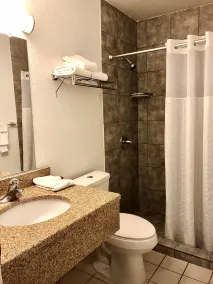 Ramada by Wyndham Spokane Valley - Salle de bain