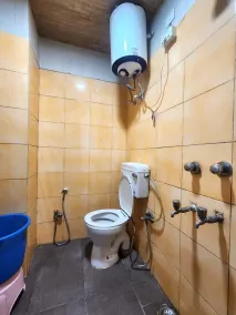 Hotel Saini Homestay - Casa de banho