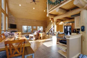 Rustic Mountain Cabin with Private Hot Tub & Deck! - Interiör