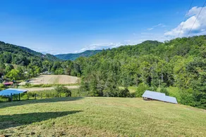 Riverfront Cabin w/ Mtn Views in Tuckasegee! - Innvendig