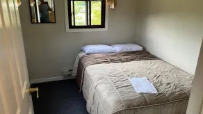 5 Bedrooms Cottage at Rice Lake! - Room
