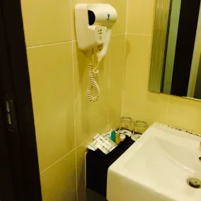 Grand Court Hotel - Bathroom