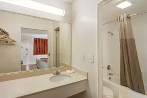 Motel 6-Warner Robins, GA - Bathroom