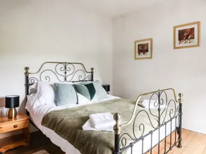 8 Lune Street - Room