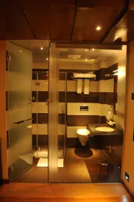 Park Avenue Hotel Nungambakkam - Bathroom
