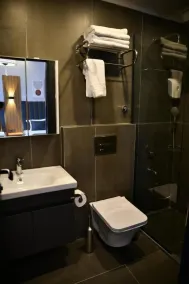 MyElla Marina Hotel - Bathroom