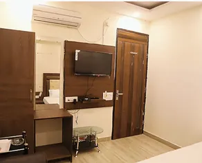 Hotel Mona Regency - Room