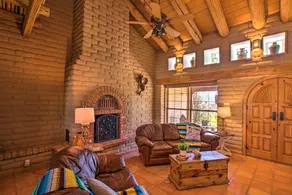 Pet-friendly Cave Creek Villa w/ Backyard Oasis! - Interiør