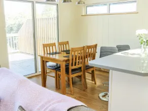 Woodpecker Lodge - Living room
