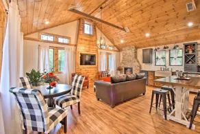 Modern Broken Bow Cabin: Large Deck, BBQ & Pergola - Interiör