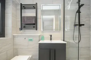 The Mooring - Bathroom