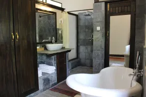 The Begnas Lake Resort & Villas - Bathroom