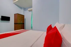 RedDoorz near Tugu Kartasura 2 - Habitación
