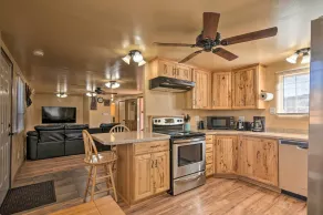 Cozy Home w/ Canyon Views: 2 Mi to Grand Staircase - Interiör