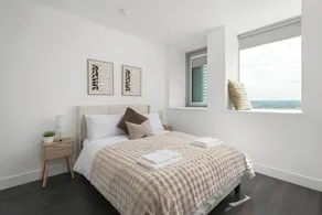 Bright & Modern 2BD 2Bath - Sleeps 6 - Tube - Wifi - Værelse