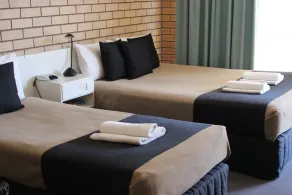Golden Harvest Motor Inn Moree - Room