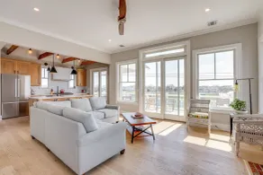 Steps From Sand & Fun: Beach Haven Retreat w/ Pool - Interiør