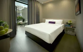 V Hotel Bencoolen - Room