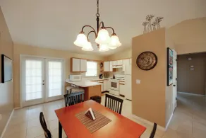 Screened Porch + Pool Access: Cozy Sebring Condo - Intérieur