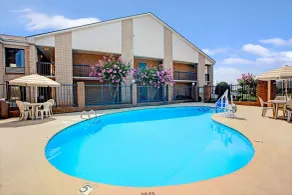 Days Inn by Wyndham Mooresville Lake Norman - Piscine