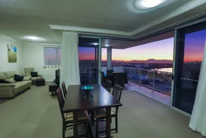 The Perfect Host @ Curtis Apartments - Room