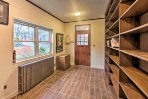 2 Mi to Reading Pagoda: Spacious Home w/ Deck! - Innvendig