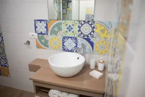Ferienwohnung 'La Cantina Di Alba E Tramonto' mit Wi-Fi und Klimaanlage - Badezimmer