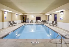 Holiday Inn Express Hotel & Suites Van Wert by IHG - Basseng