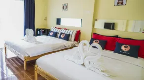 RoomQuest One Bangsaray - Quarto