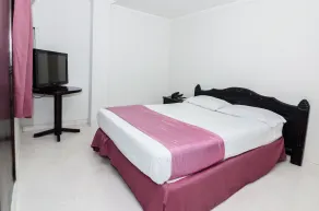 Hotel Puerta de Oro - Room