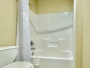 Quality Inn & Suites Willows - Baño