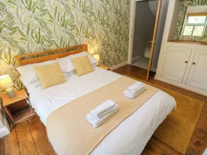Top House - Room
