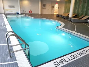TopLine Suites - Ice Condos - Pool