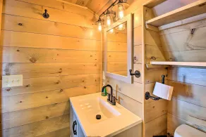 Sebago Lake Haven: Water Views, Steps to Shoreline - Innvendig