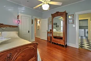 Houston Montrose Home: Walk to Bars & Restaurants! - Room