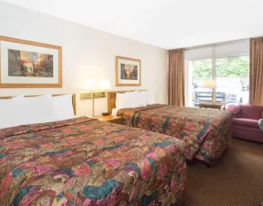 Days Inn by Wyndham Dubuque - Chambre