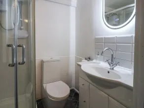 Bobby's Lodge - Bathroom