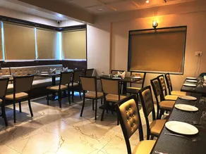 The Grand Sarovar Inn and Suites - Restaurant