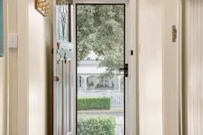 Keeler Cottage - Interior entrance