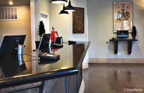 Anaheim Camelot Inn & Suites - Resepsjon