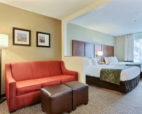 Comfort Suites Airport - Zimmer