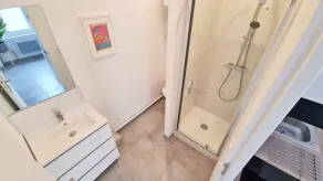 GregBnb - CLIMATISÉ - Studio 23m2- WiFi Fibre - 10 min à pied Gare - ΔΔΔ - Salle de bain