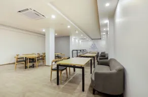 BK Studio And Rooms Near Huda City Centre - Restaurant