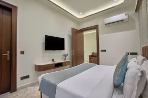 Hotel Golden Place 325E I Near Medanta Hospital I Best For Medical , Couples And corporate - Chambre