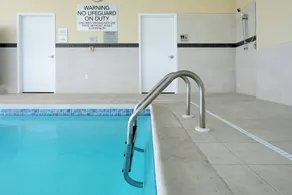 Courtyard by Marriott North Brunswick - Piscine