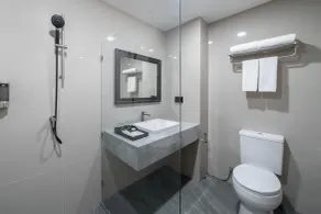SureStay Plus by Best Western Ramkhamhaeng Airport Rail Link Bangkok - Bathroom