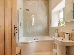 Stables Cottage - Bathroom