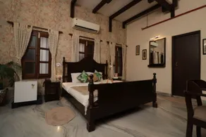 Eennra Oiitijhyya - Chambre