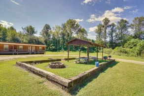 ATV Adventures Await: Tennessee Riverside Retreat - Interiör